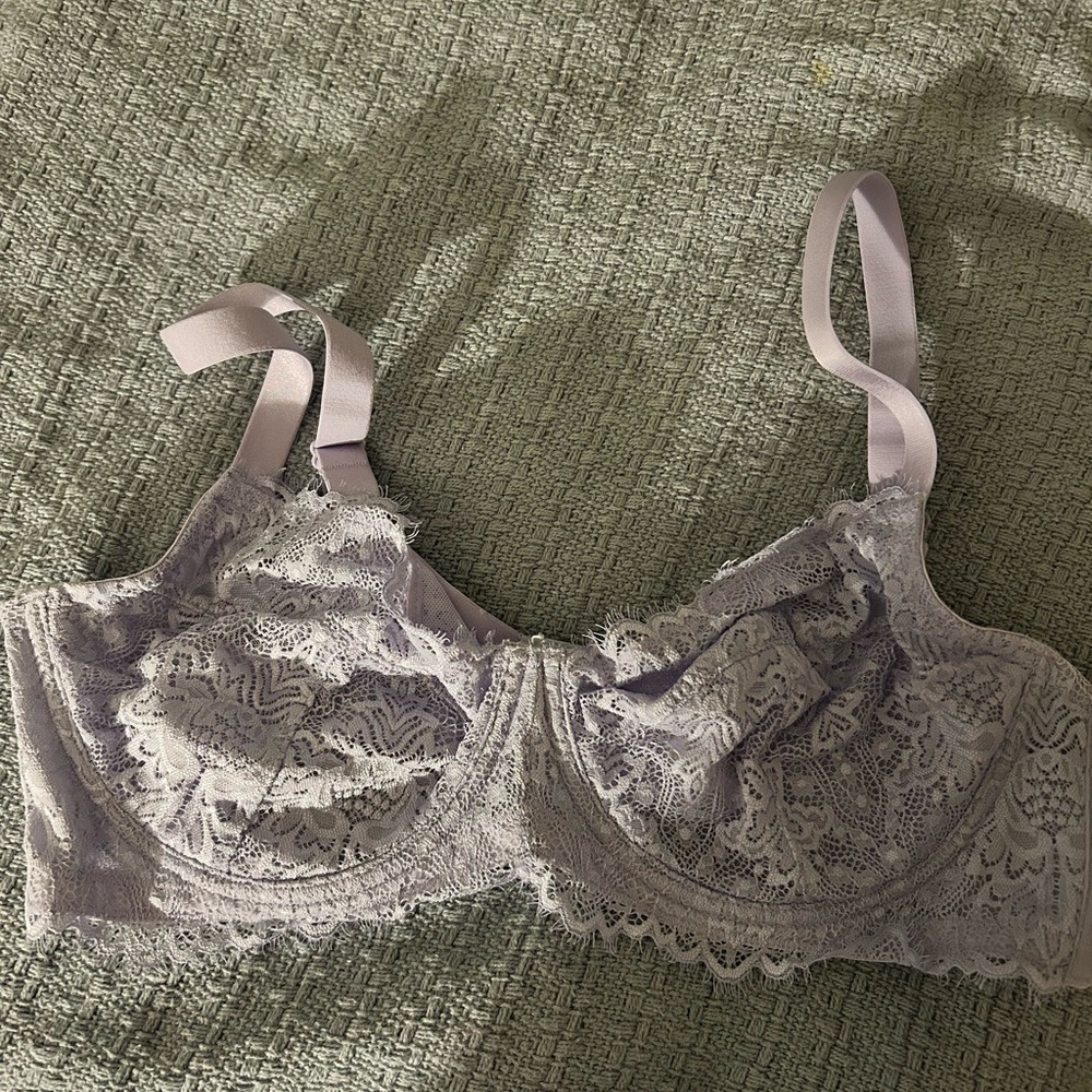 Lace Underwire Bra in Lavender
